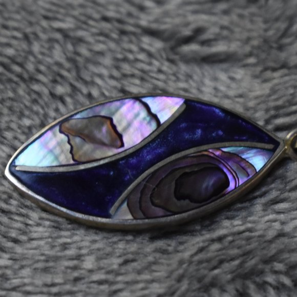 Purple Shell Inlay 18KG Necklace - Picture 8 of 9